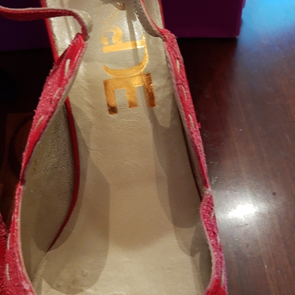 Vero Cuoio red leather 3 inch heels. Size 9 - Picture 7 of 16